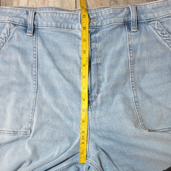 American Eagle | Dreamy Drape Stretch Super High-Waisted Baggy Wide-Leg Jeans - Picture 5 of 9